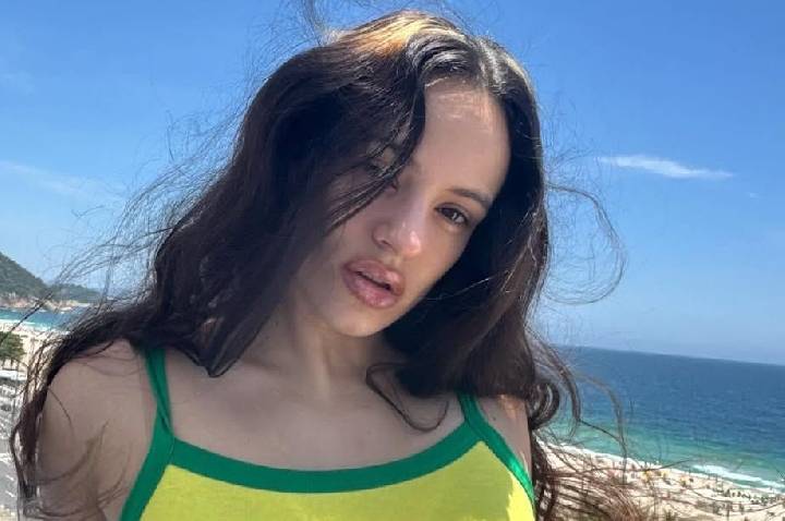 Fãs flagram Rosalía pelas ruas do Rio de Janeiro às vésperas de shows; veja