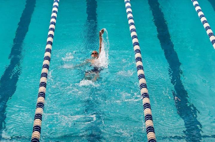 Federação norueguesa de natação veta campeonatos com russos e bielorrussos