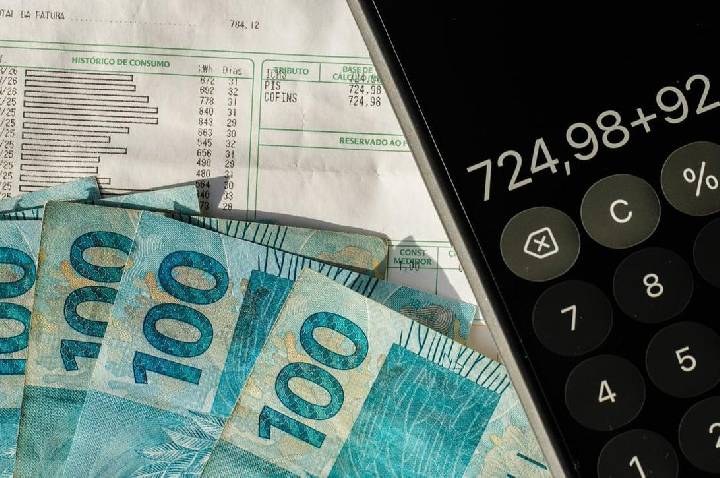 Federal arrecada mais de R$ 2 trilhões em oito meses