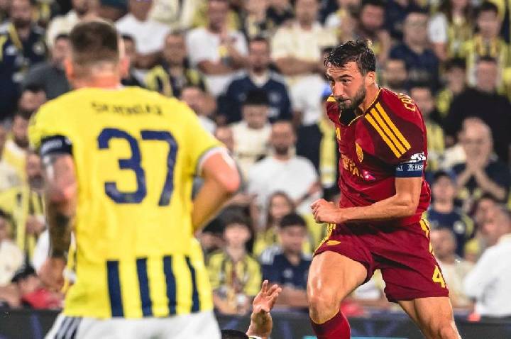 Fenerbahçe e Roma empatam em jogo de estreia da Champions League