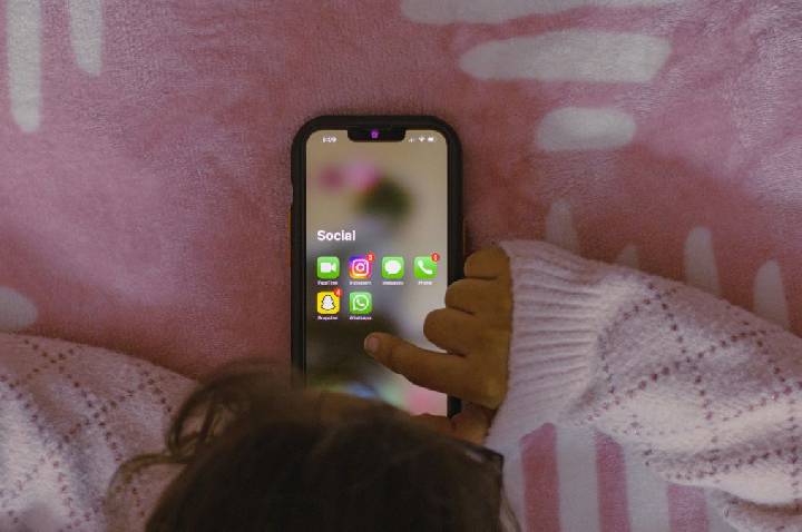 Férias e telas: entenda quando o lazer pode virar um problema para crianças
