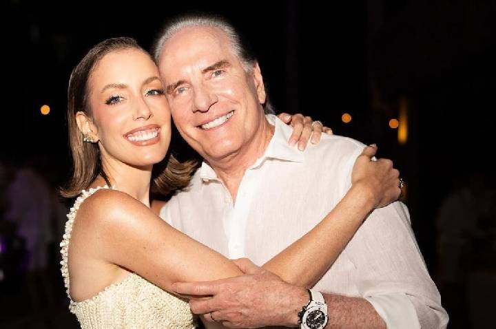 “Finalmente uma festa que não tive que pagar nada”, brinca Roberto Justus