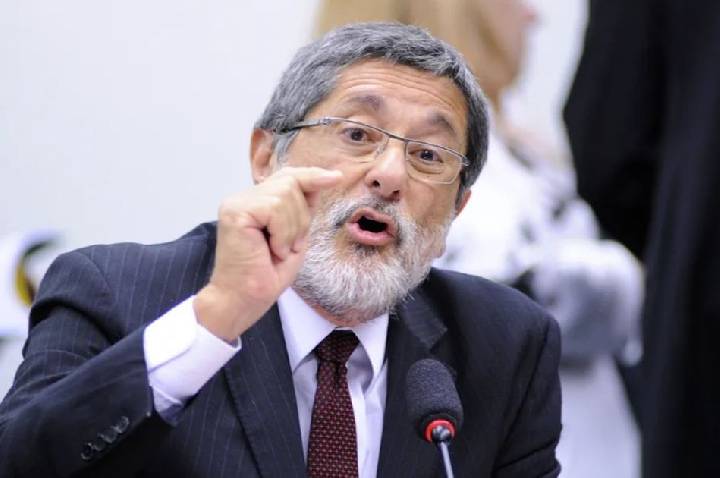 Fiscal não pode se opor ao crescimento, diz coordenador do plano de Lula