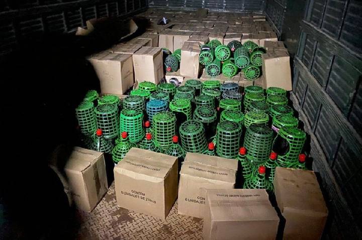 Fiscalização apreende mais de 14 mil litros de suposto vinho irregular