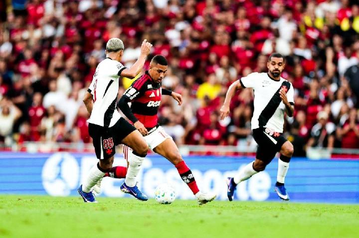 Flamengo: Luxemburgo manda indireta a Leonardo Jardim após empate