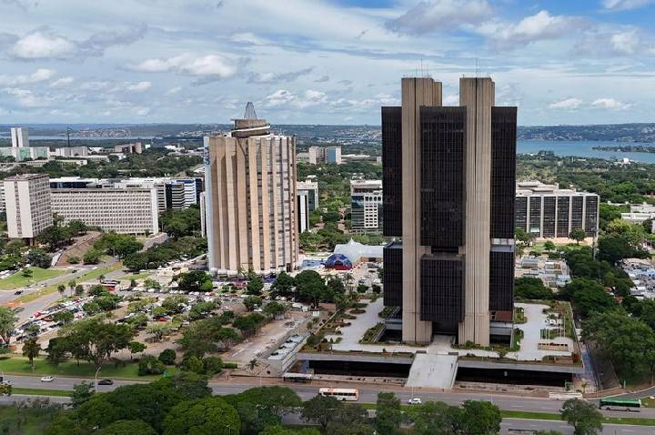 Focus mostra projeção de analistas para inflação este ano abaixo de 5%