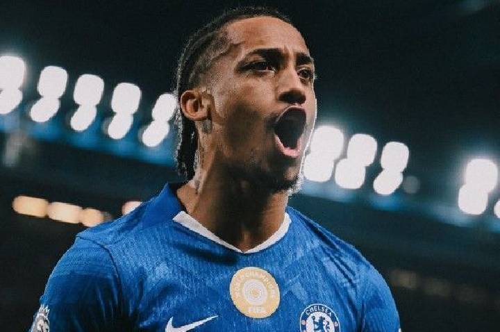 Fora da Copa, João Pedro é eleito “jogador da temporada” no Chelsea