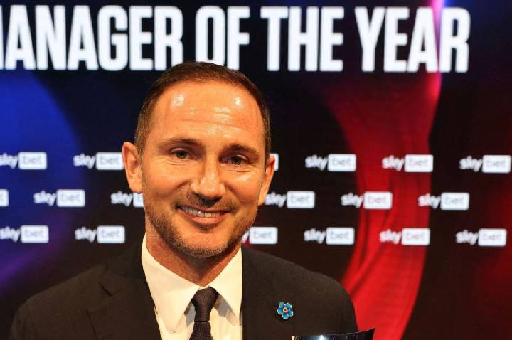 Frank Lampard é eleito técnico do ano na Inglaterra