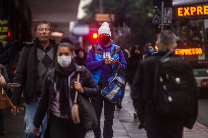 Frente fria se intensifica no Brasil neste fim de semana; veja previsão