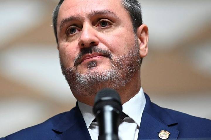 Fux confirma sessão extraordinária para analisar afastamento de Andrei