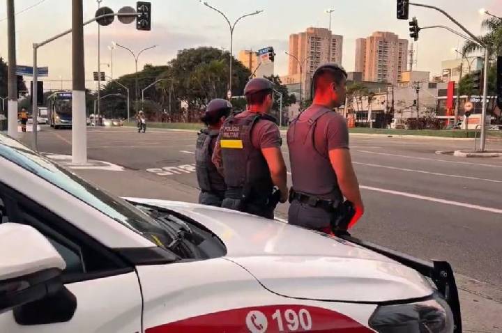 Gangue ‘quebra-vidro’: helicóptero da PM ajuda a prender suspeito; veja