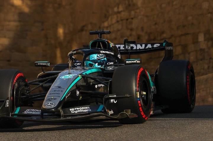 George Russell segura Verstappen e vence GP do Azerbaijão de Fórmula 1