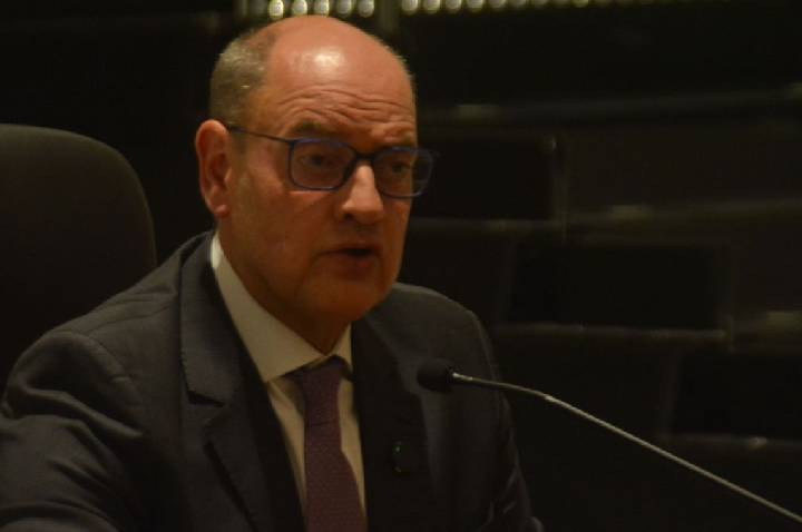 Governador interino do RJ exonera mais 94 e total em uma semana chega a 638