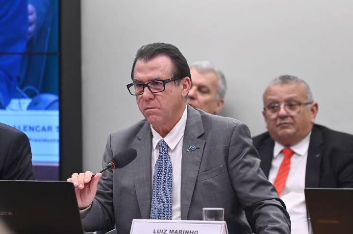 Governo celebra aprovação da 6×1 na comissão e mira 450 votos no plenário