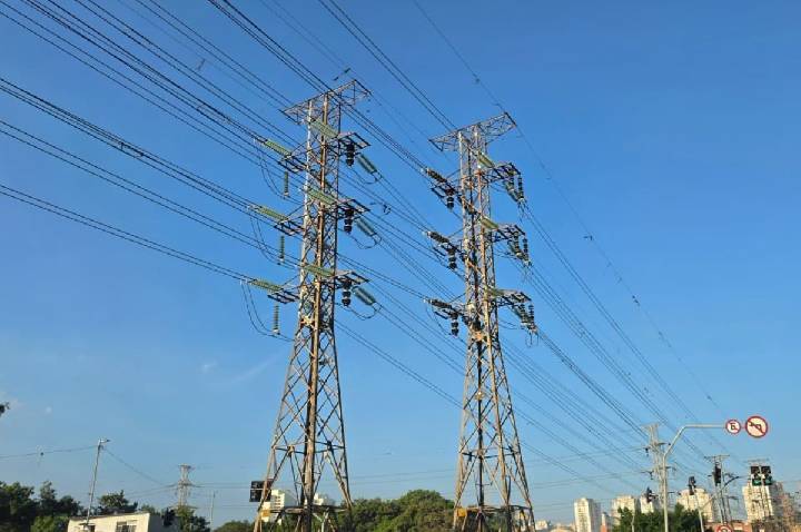 Governo deve assinar renovação de 14 distribuidoras na semana de 6 de maio