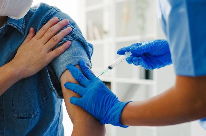 Governo lança campanha de vacinação escolar e alerta pais por Whatsapp