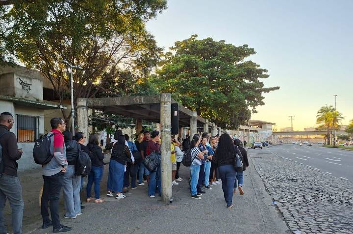 Greve de rodoviários afeta circulação de ônibus no Rio de Janeiro