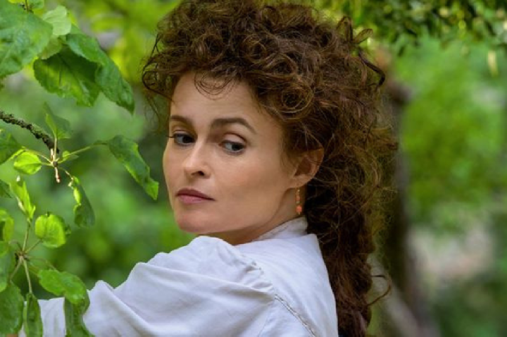 Helena Bonham Carter quase não fez “Enola Holmes 3”; entenda