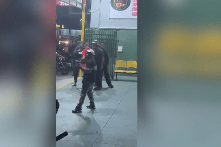 Homem atira durante briga com entregadores e leva ‘capacetada’ em pizzaria
