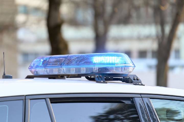 Homem é preso após tentar vender filho de 3 anos para comprar drogas em BH