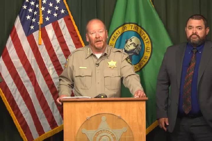 Homem é preso por suspeita de provocar incêndio Old Trails, em Washington
