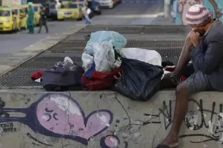 Homem passa 15 anos nas ruas, reconstrói a vida e transforma sofrimento em livro