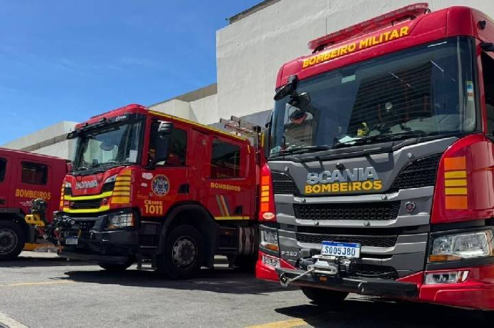 Incêndio em galpão na Lapa causa desabamento e coluna de fumaça em SP