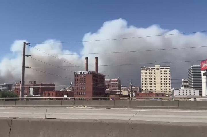 Incêndios provocam evacuações e quedas de energia no estado de Washington