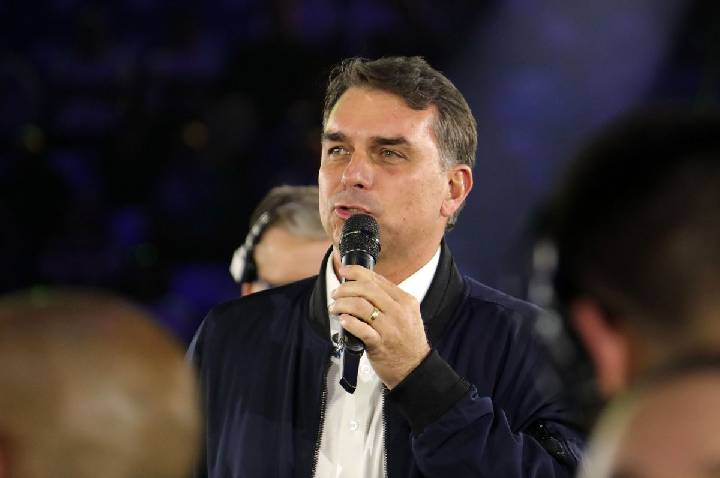 Incerteza sobre vitória de Flávio afasta partidos, aponta especialista