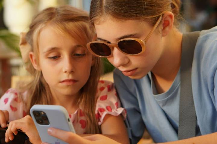 Influenciadores mirins: entenda novas regras para expor menores nas redes