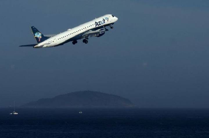 Instabilidade em GPS de aviões da Embraer afeta operações da Azul