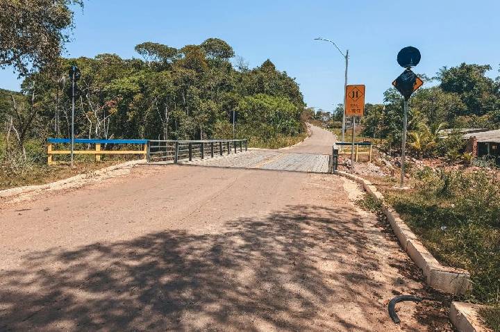 Instalação de lombadas em extremos da ponte na Estrada de Santo Antônio