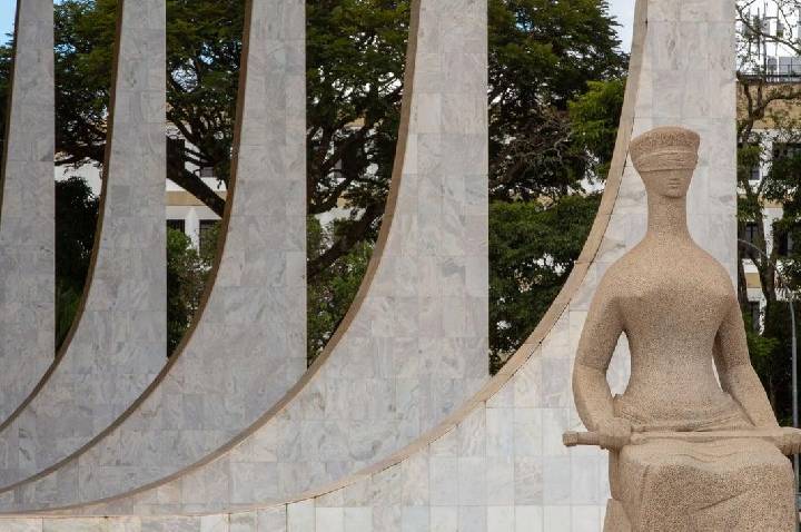 Investigação sobre uso de IA para manipulação no STF é ordenada por Zanin