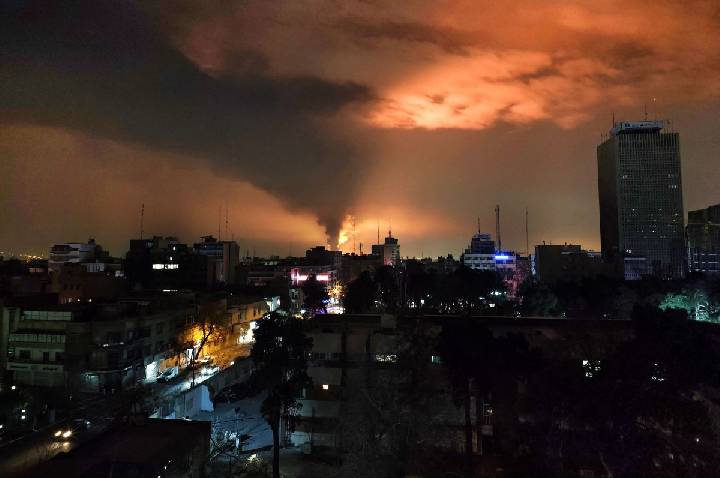 Irã e Israel afirmam ter suspendido ataques em meio à pressão de Trump