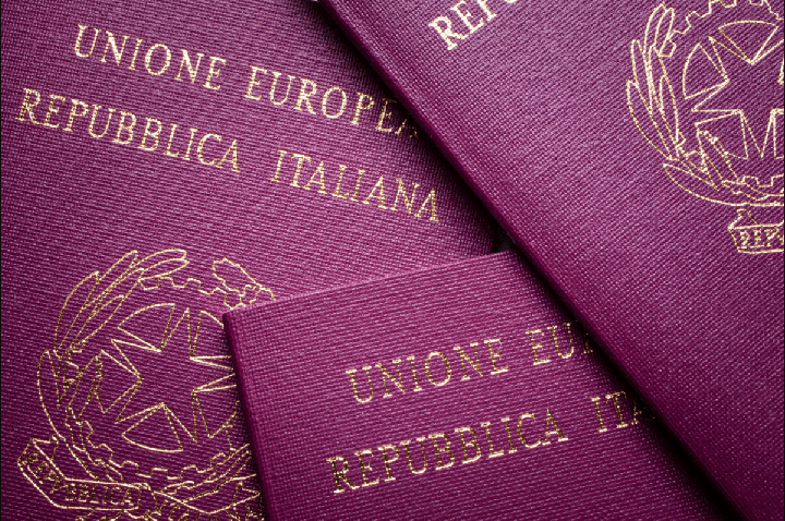 Itália consulta tribunal da União Europeia sobre restrição da cidadania