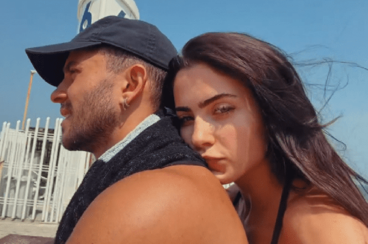 Jade Picon e André Lamoglia curtem passeio romântico de bicicleta no Rio