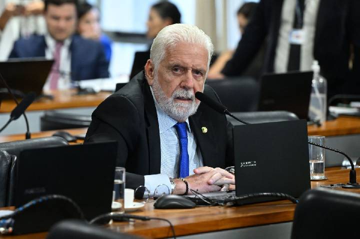Jaques Wagner evita exposição em defesa no Caso Master