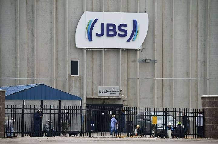 JBS suspenderá produção de cortes para a China em parte das plantas
