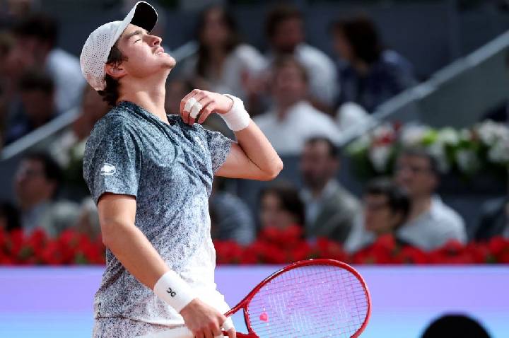 João Fonseca perde a cabeça e é eliminado por Jodar no Madrid Open