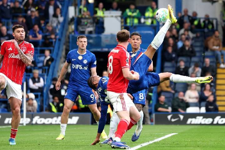 João Pedro faz golaço de bicicleta, mas Chelsea é derrotado pelo Forest