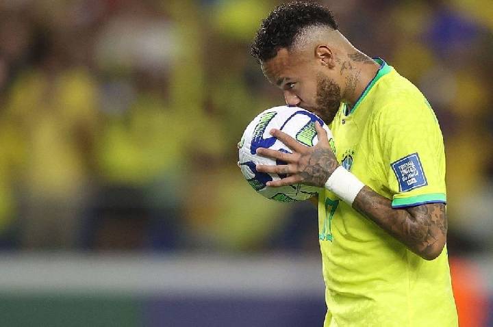 Jogadores da Seleção pressionaram Ancelotti a convocar Neymar, diz jornal