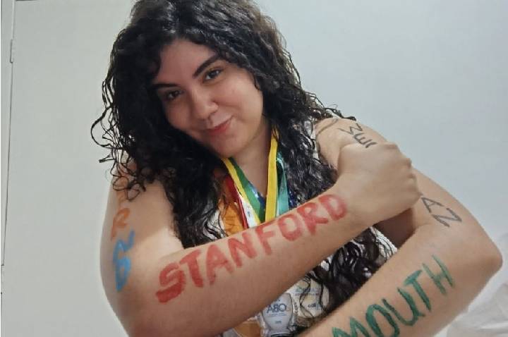 Jovem de comunidade do RJ é aprovada em Stanford e outras 4 universidades