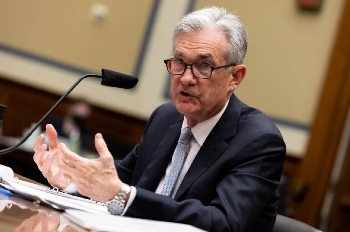 “Juros estão em bom patamar, mas todas opções estão abertas”, diz Powell