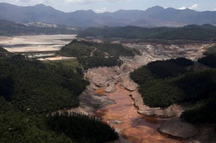 Justiça condena Samarco por rompimento de barragem em Mariana