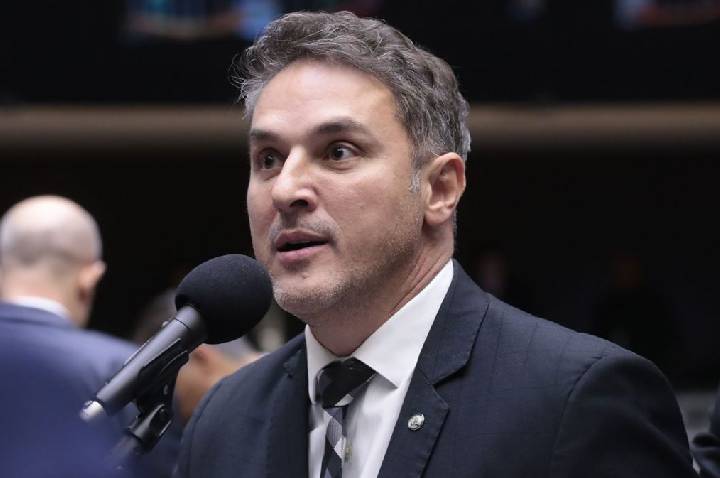 Justiça intima Zucco por falta de plano de governo em candidatura no RS