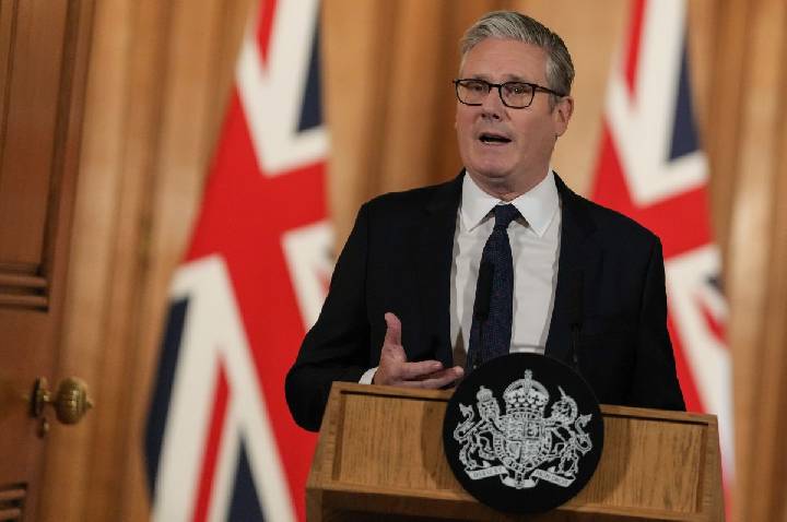 Keir Starmer renuncia ao cargo de premiê britânico