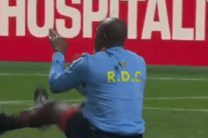 Kidiaba, carrasco do Inter, repete dança após classificação da RD Congo