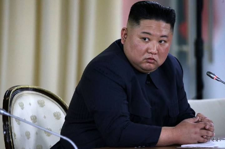 Kim Jong Un elogia soldados que escolhem morrer a serem capturados