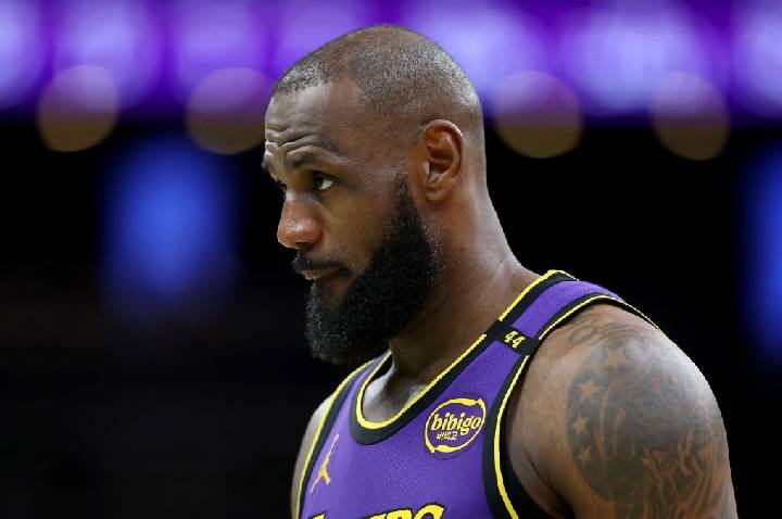 LeBron James deixa Lakers após oito anos e vai mudar de time na NBA
