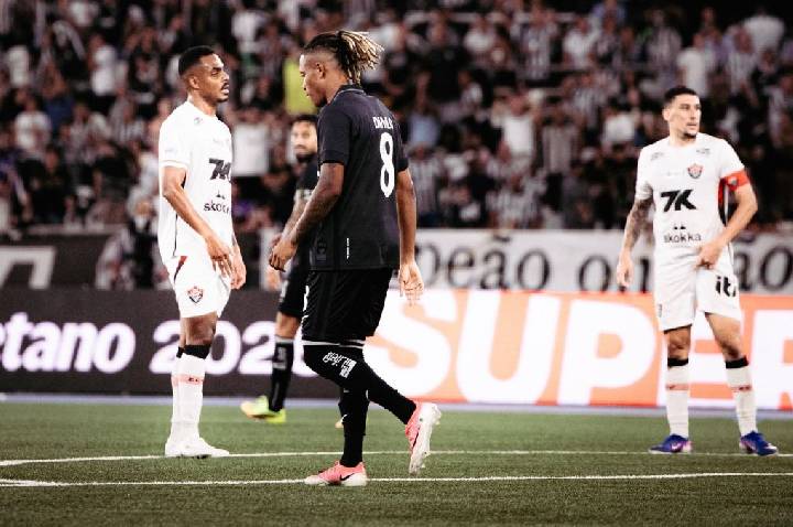 Leila Pereira se posiciona sobre fim da negociação do Palmeiras por Danilo